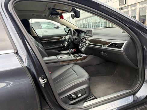 Used 2018 BMW 740i xDrive AWD/4WD image 2