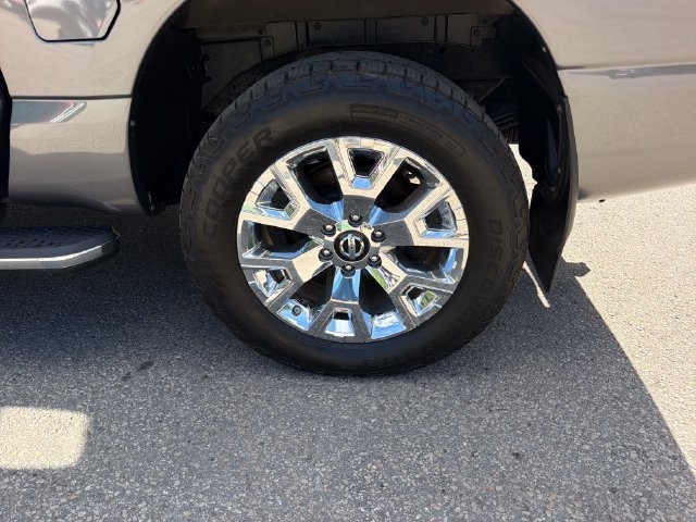 Used 2020 Nissan Titan SL w/ Moonroof Package AWD/4WD image 32