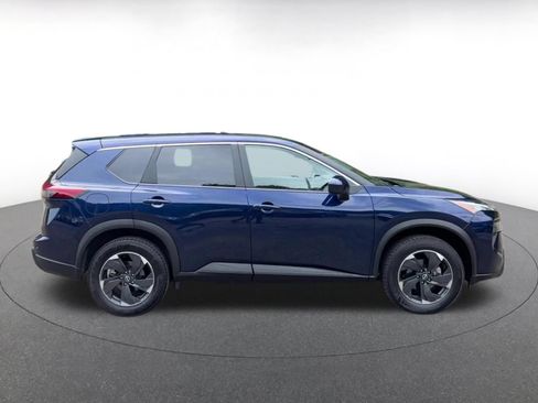 Used 2025 Nissan Rogue SV AWD/4WD image 16
