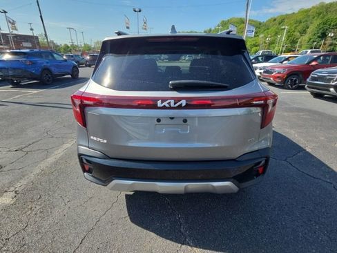 Used 2024 Kia Seltos EX AWD/4WD image 6