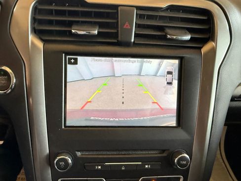 Used 2017 Ford Fusion SE w/ Fusion SE Technology Package FWD image 16