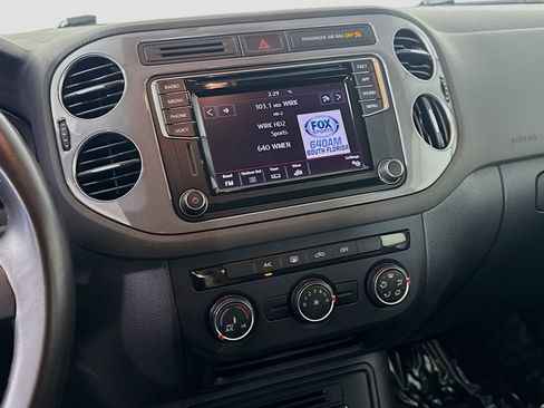Used 2017 Volkswagen Tiguan S image 18