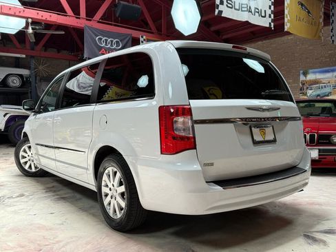 Used 2014 Chrysler Town & Country Touring FWD image 6
