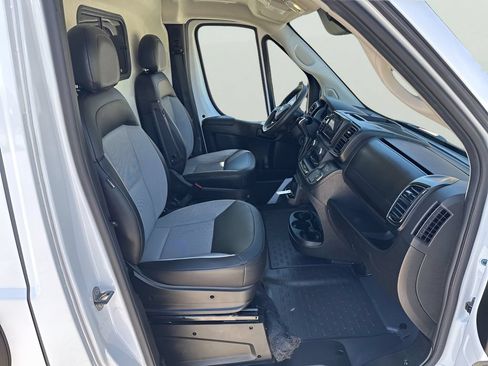 Used 2024 RAM ProMaster 2500 w/ Convenience Group FWD image 10