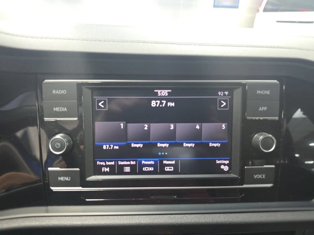 Used 2024 Volkswagen Jetta SE FWD image 19