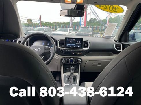 Used 2024 Hyundai Venue SEL FWD image 15