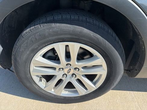 Used 2018 Ford Explorer XLT w/ Equipment Group 201A AWD/4WD image 9