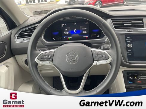 Used 2023 Volkswagen Tiguan SE w/ Panoramic Sunroof Package image 15