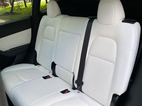 Used 2021 Tesla Model Y Long Range image 34