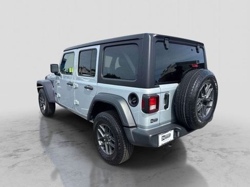 Used 2024 Jeep Wrangler Unlimited Sport AWD/4WD image 3