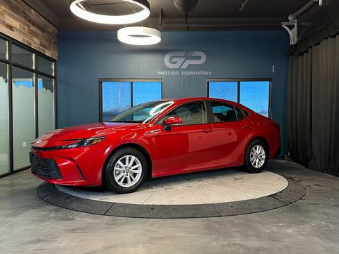 Used 2025 Toyota Camry LE w/ Convenience Package image 7