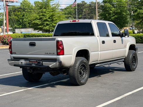 Used 2005 Chevrolet Silverado 2500 LT w/ Heavy-Duty Power Package RWD image 6