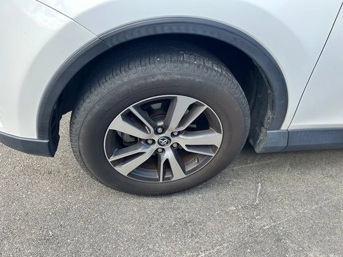 Used 2018 Toyota RAV4 XLE FWD image 4