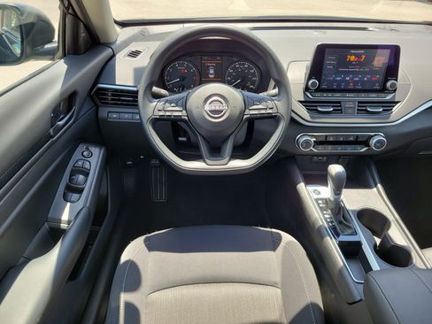 Certified 2025 Nissan Altima 2.5 S FWD image 18