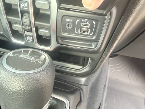 New 2026 Jeep Gladiator Sport AWD/4WD image 39