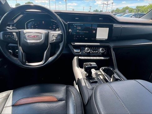 Used 2024 GMC Sierra 1500 AT4 w/ Technology Package AWD/4WD image 16