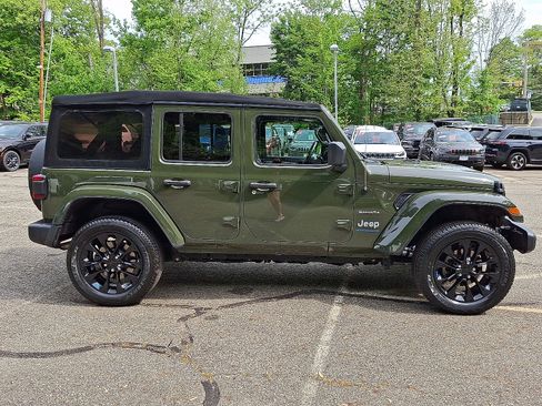 Used 2023 Jeep Wrangler Unlimited Sahara w/ Cold Weather Group AWD/4WD image 8