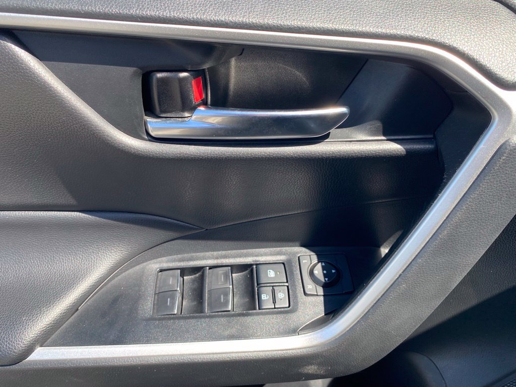 Used 2022 Toyota RAV4 XLE AWD/4WD image 21