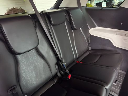 Used 2023 Kia Carnival SX FWD image 25