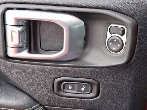 Used 2018 Jeep Wrangler Unlimited Sahara image 20