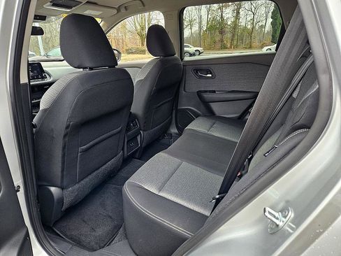 Used 2022 Nissan Rogue SV image 8