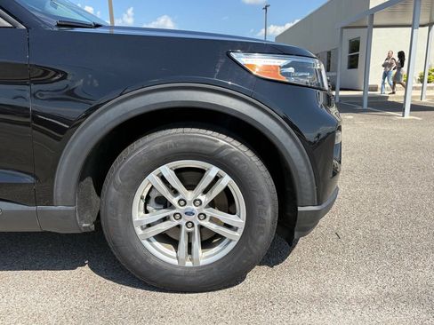 Used 2023 Ford Explorer XLT w/ Equipment Group 202A RWD image 8