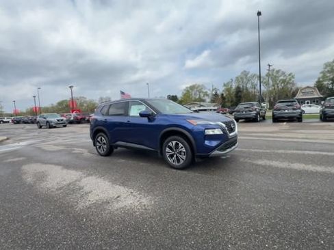 Used 2023 Nissan Rogue SV AWD/4WD image 2