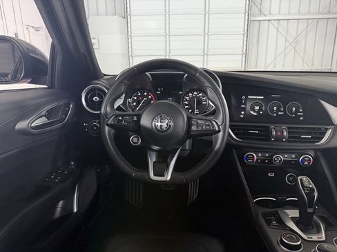 Used 2022 Alfa Romeo Giulia Veloce image 40