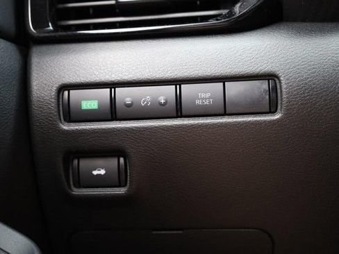 Certified 2025 Nissan Sentra SV FWD image 17