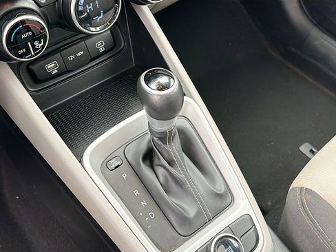 Used 2023 Hyundai Venue SEL image 16