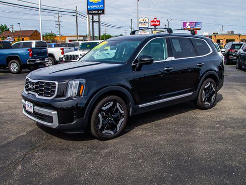 Used 2025 Kia Telluride S AWD/4WD image 3
