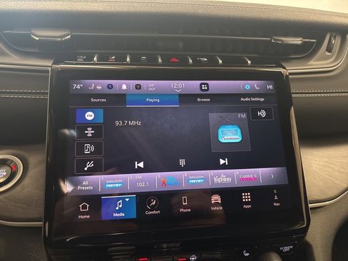 Used 2024 Jeep Grand Cherokee Limited image 23