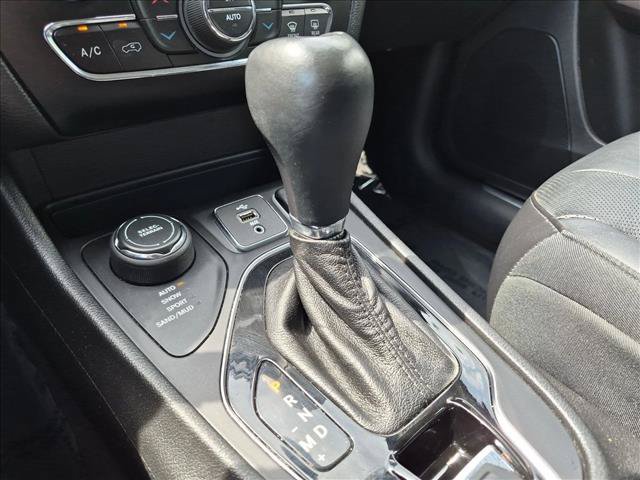 Used 2019 Jeep Cherokee Limited AWD/4WD image 12