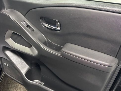 Used 2024 Nissan Frontier SL w/ Technology Package image 30