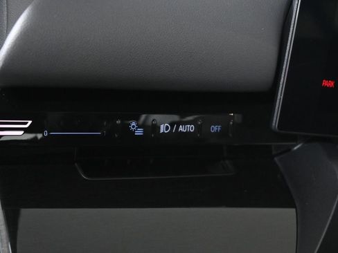 Used 2026 BMW 530i xDrive image 25