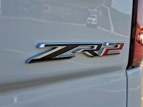 Used 2025 Chevrolet Silverado 1500 ZR2 w/ Technology Package image 34