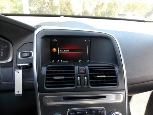 Used 2016 Volvo XC60 T5 Premier w/ Proximity Package FWD image 21