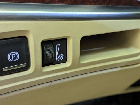 Used 2017 Cadillac XT5 Luxury w/ Driver Awareness Package image 18