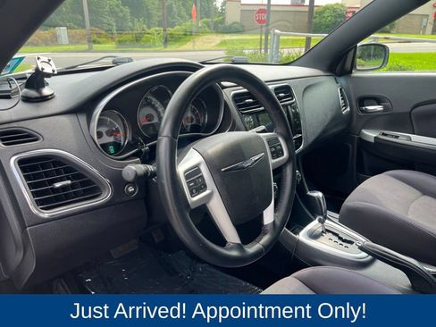 Used 2014 Chrysler 200 Touring FWD image 9