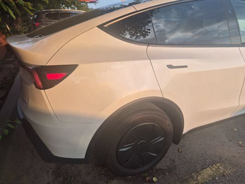 Used 2026 Tesla Model Y AWD image 11
