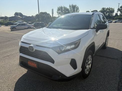 Used 2020 Toyota RAV4 LE AWD/4WD image 1