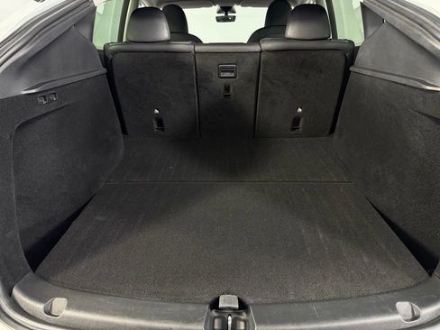 Used 2022 Tesla Model Y Long Range image 21