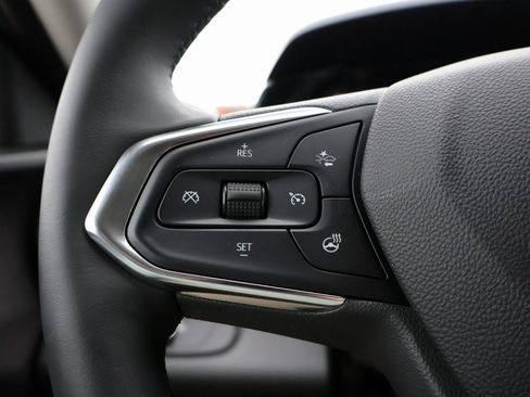 Used 2025 Chevrolet Trax LT w/ Driver Confidence Package image 25