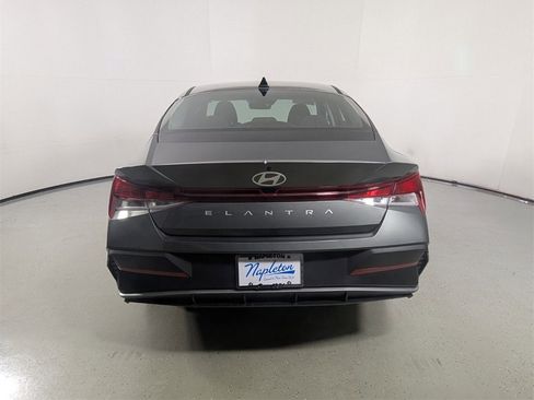 New 2025 Hyundai Elantra SE image 6