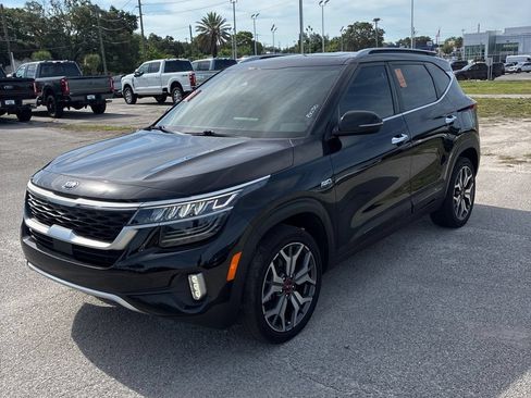 Used 2021 Kia Seltos SX w/ SX Sunroof Package AWD/4WD image 3