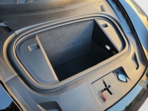 Used 2020 Porsche Taycan Turbo S image 25