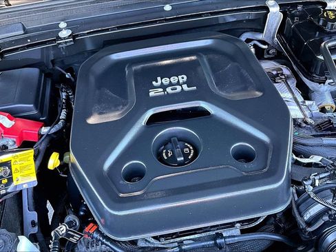 Used 2021 Jeep Wrangler Unlimited Sahara AWD/4WD image 31