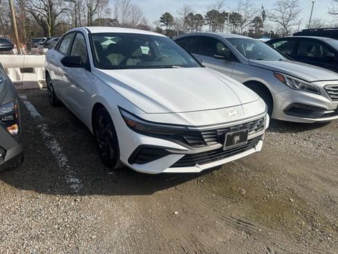 Used 2025 Hyundai Elantra Sport image 1