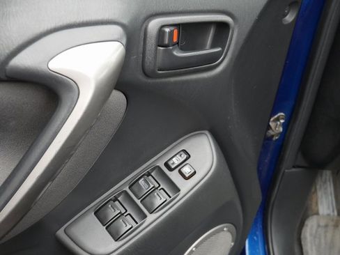 Used 2005 Toyota RAV4 4WD image 11