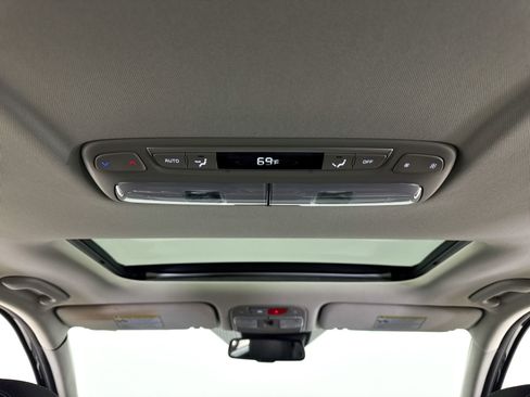 Used 2024 Kia Telluride EX w/ EX Captain's Chair Package image 32